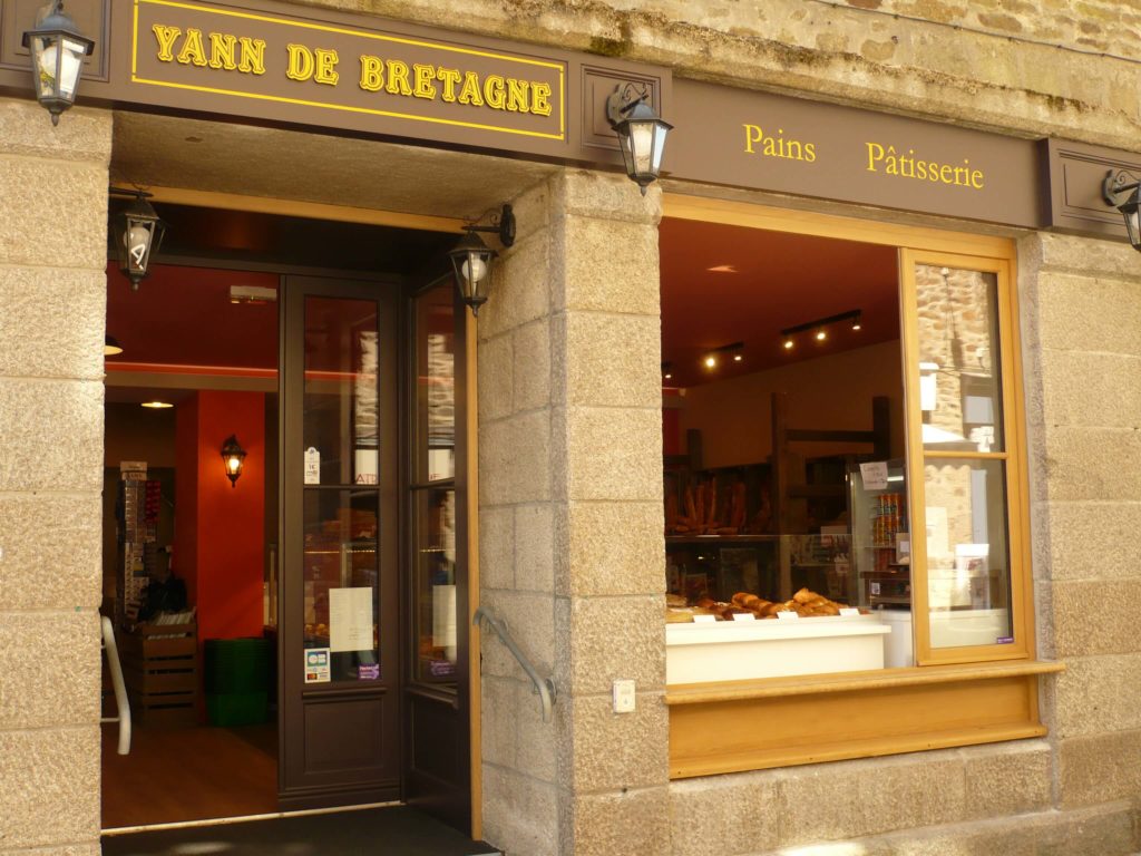 vitrine de magasin en chêne massif