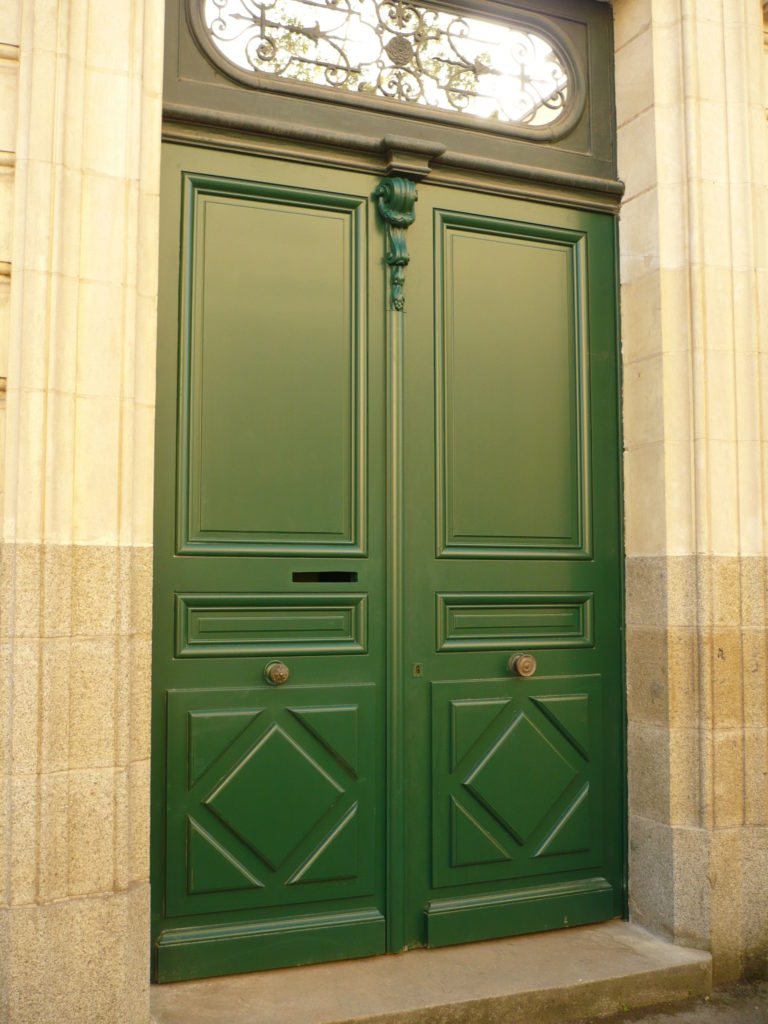 Porte cochère à deux vantaux